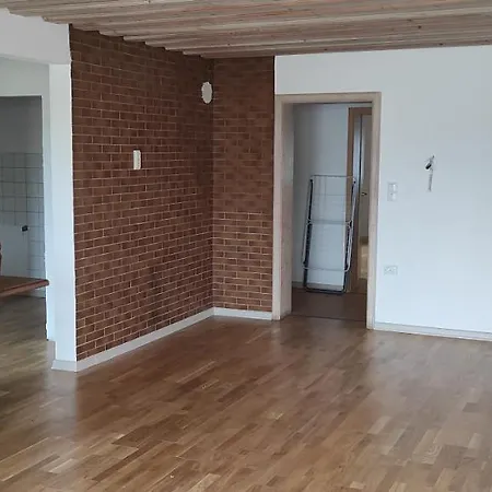 ⌂ Privatwohnung *